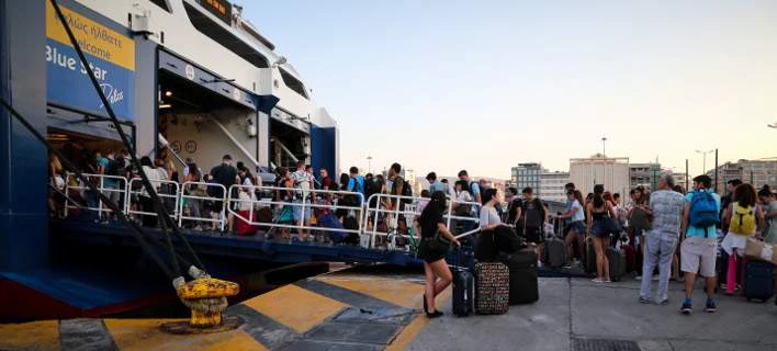 Αδειάζει η Αθήνα -Στο 90% η πληρότητα στα δρομολόγια των πλοίων